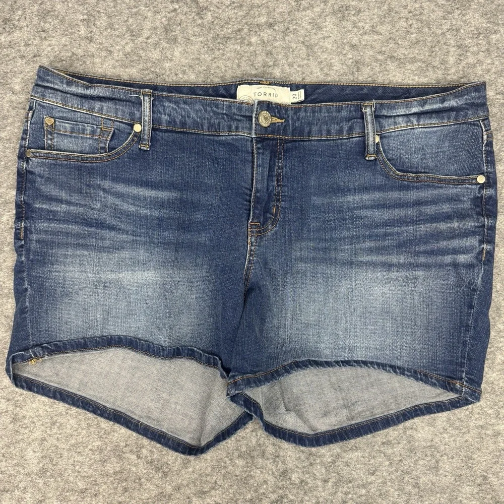 TORRID Womens Dark Blue Mid Rise Denim Shorts‎ Size 20
